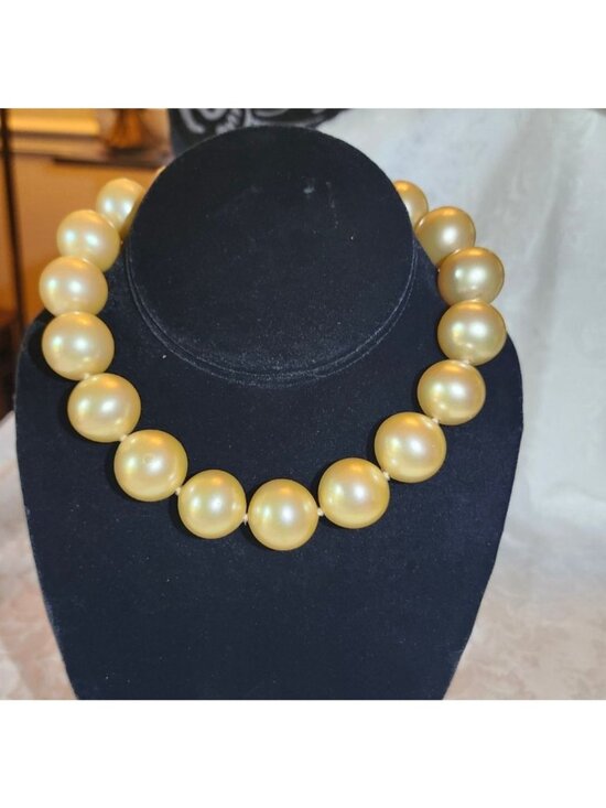 Unmarked Jewelry - Vintage Gold-Tone Glass Faux Pearl Necklace 925 Clasp - High-Quality Statement J
